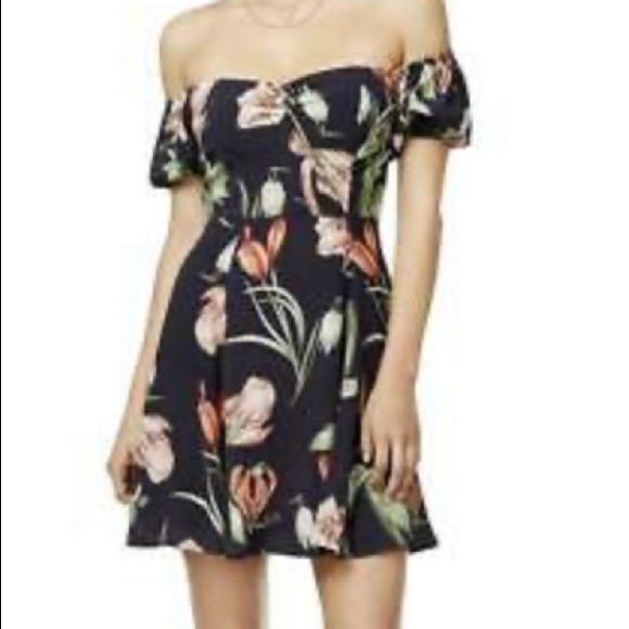 Astr Dresses & Skirts - On or off shoulder floral mini dress.